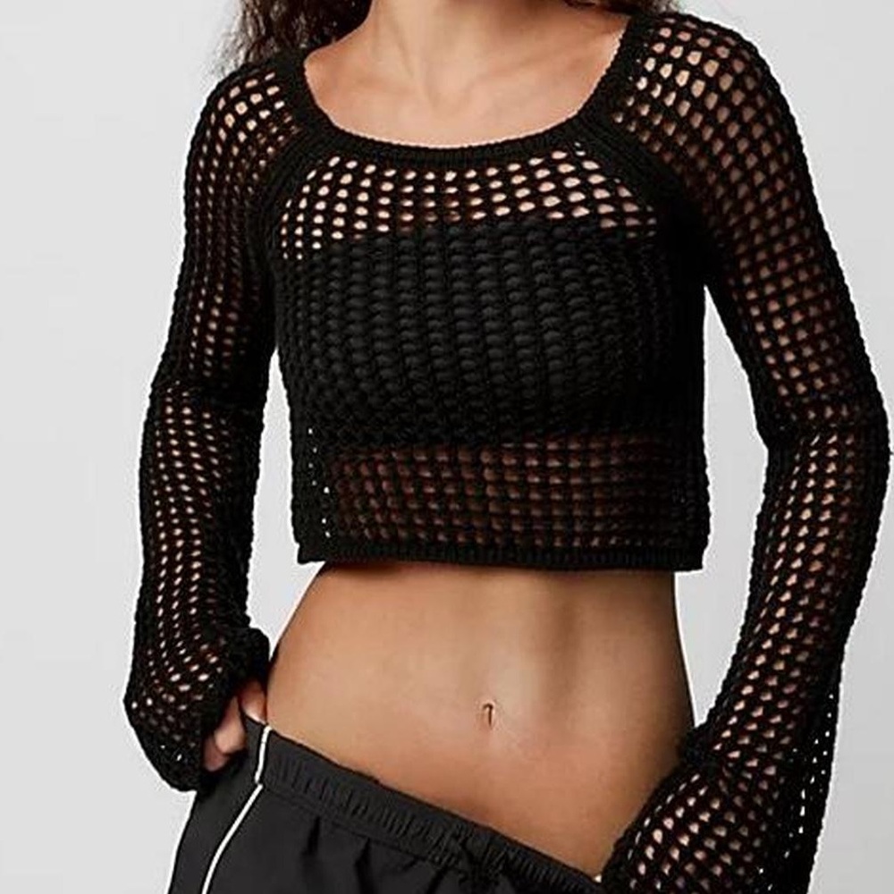 🖤 URBAN OUTFITTERS • black crochet open knit long sleeve / bell sleeve crop top